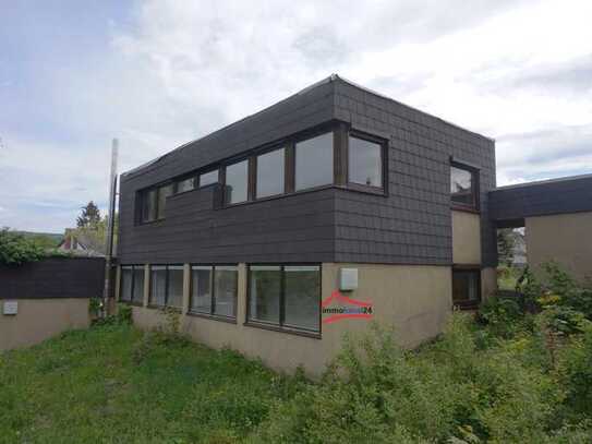 Bungalow mit + ELW auf ca. 1.907 qm Grundstück in 78554 Aldingen