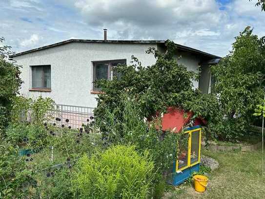 Wochenendgrundstück mit schönem Garten