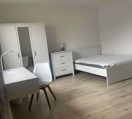 Modernisiertes möbliertes Zimmer in 3er WG in Karlsruhe Rintheim nahe Uni