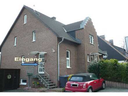 schöne, helle 4,5 Zimmer-Wohnung mit Balkon im 2 Familienhaus