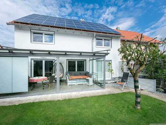 Modernes Zuhause mit Wintergarten und Carport - ideal für Familien