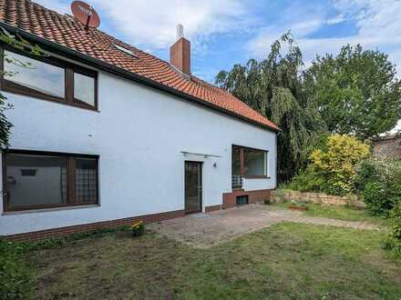 Einfamilienhaus mit Garten und Doppelgarage in zauberhafter Umgebung