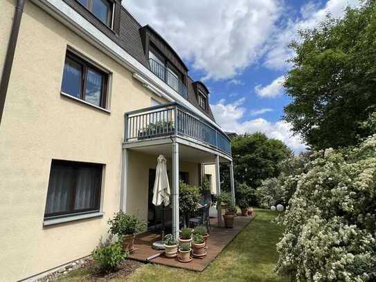 Willkommen in grüner , ruhiger Höhenlage von Radebeul..! Vermietet im Grünen/ 2 Z.Whg./Balkon/ TG.