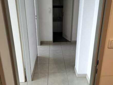 Renovierte und möblierte 2 Zimmer Wohnung mit großem Balkon und Tiefgaragenstellplatz
