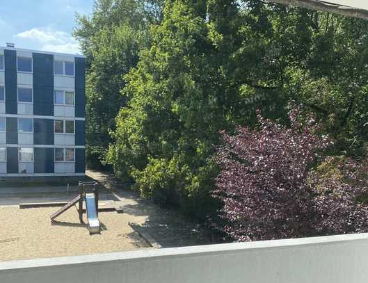 Wunderschöne 2 Zimmer Wohnung mit Balkon- frei ab sofort !