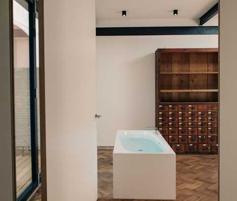 Geschmackvolle 2-Zimmer-Loft-Wohnung mit luxuriöser Innenausstattung mit Terrasse in Wiesbaden
