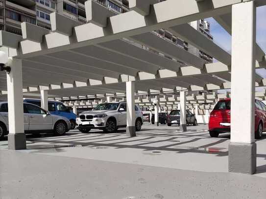 SAM - Olympia Tower Parking: EINZELSTELLPLATZ auf dem Parkdeck - frisch Saniert!