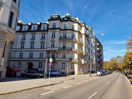 Traumhafte Altbauwohnung im 4.Stock in bester Lage im Lehel direkt an der Isar