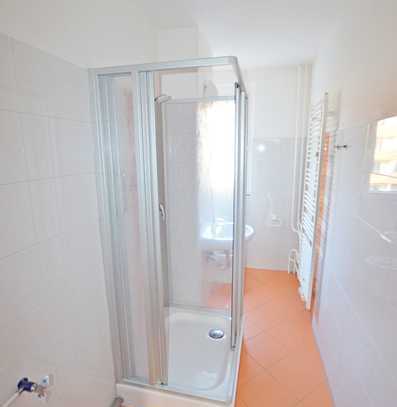 neu sanierte 3-Raum-Wohnung mit Dusche, Aufzug, Balkon und PKW-Stellplatz!Bezug ab 16.12.24 möglich!