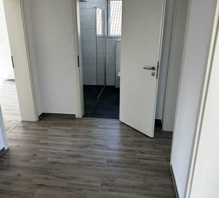 Vollständig renovierte 3-Raum-Wohnung mit Balkon in Karlsdorf-Neuthard