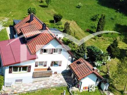 Einfamilienhaus + Nebengebäude auf riesigem Grundstück mit 30-jährigem Baumbestand!