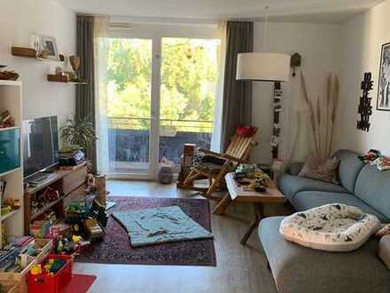 Neuwertige 3,5-Zimmer-Wohnung in zentraler Lage mit Blick vom Balkon auf die Wörnitz