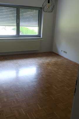 Schöne 3-Zimmer-Dachgeschosswohnung mit EBK in Atzelgift