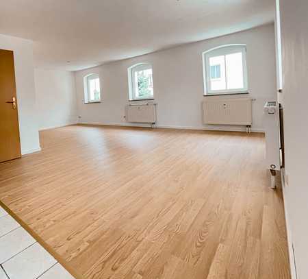 Frisch renovierte 2-Raum-Wohnung mit Stellplatz in Chemnitz