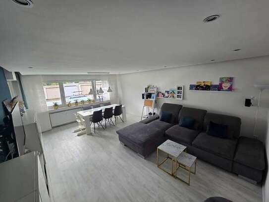 Exklusive 3 Zimmer-Hochparterre-Wohnung mit Balkon in Köln Westhoven