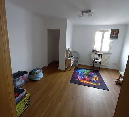 3-Zimmer Maisonette-Wohnung mit Hobbyraum in Kindergarten- und Schulnähe