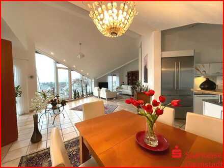 Außergewöhnliche 4-Zimmer Dachgeschosswohnung mit Blick in die Rheinebene