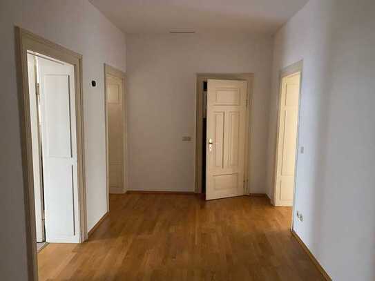 2 Zimmer + Küche + großer Flur Altbau in Neuhausen, München