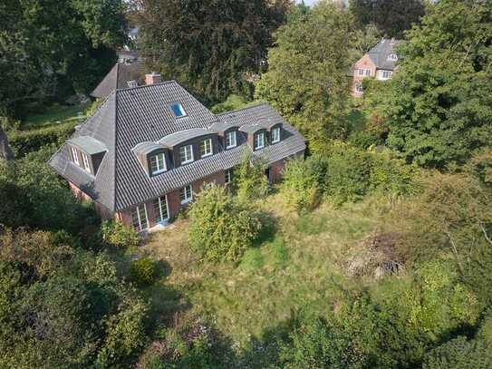 Grundstück mit Altbestand - hier können Sie Ihr Traumhaus verwirklichen.