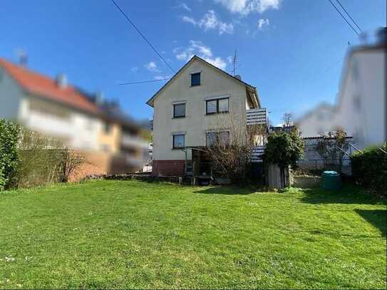 Wohnhaus mit zwei Wohneinheiten und großem Grundstück