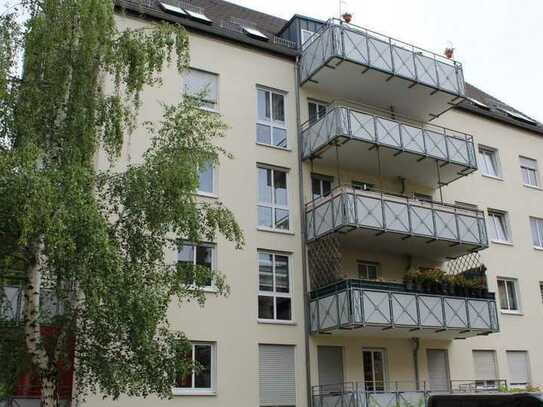 Barrierefreier Zugang - 2 Raum Wohnung mit Balkon zum Hofbereich, Aufzug und große Küche in ruhig...