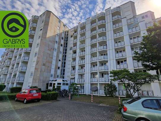 Apartment mit Balkon, Einbauküche und KFZ-Stellplatz