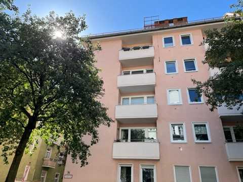 Geschmackvolle 2,5 Zimmer Wohnung mit Balkon ab 15.10.2024