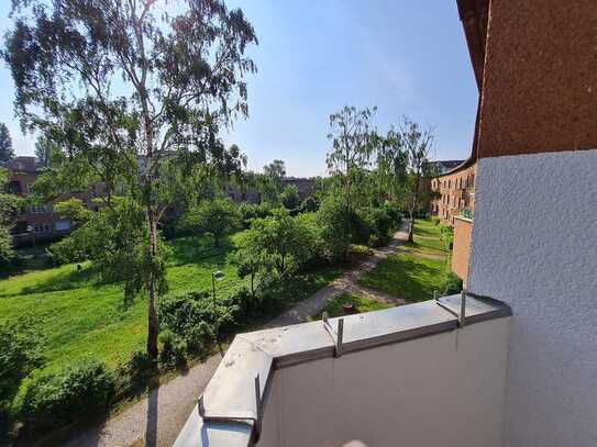 Eigentumswohnung mit Balkon*große Küche*neues Bad*See um die Ecke