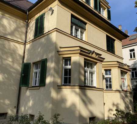 Villa mit Einliegerwohnung und großem Grundstück