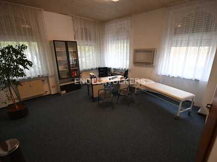 Top Preis! Große leerstehende Praxisfläche in der Oststadt!