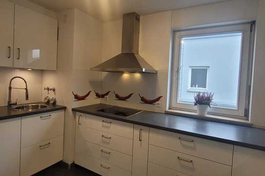 Frisch renovierte 3,5 Zimmer Maisonette mit toller Dachterasse und Einbauküche