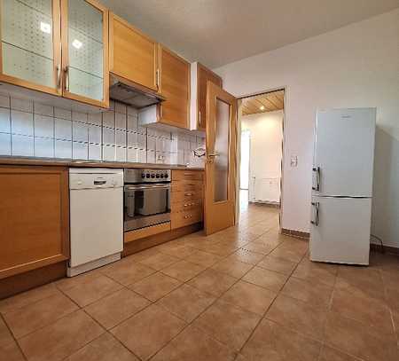 Schöne renovierte 2-Raum-Wohnung mit Einbauküche & Gartennutzung