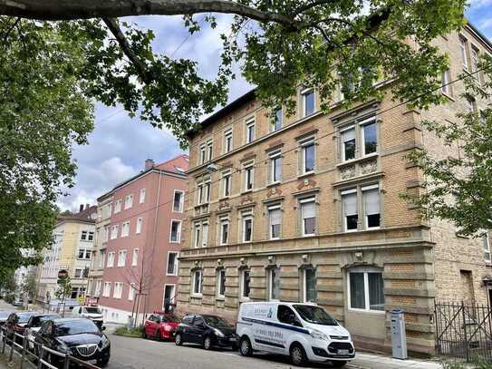 Mehrfamilienhaus im Heusteigviertel mit Baugenehmigung für den Dachausbau