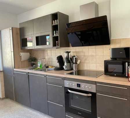 Mädels WG*, Vollständig renovierte 3-Zimmer-Wohnung mit Balkon und neuer Küche