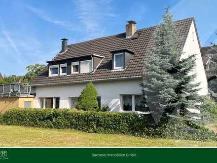 Freistehendes Zweifamilienhaus mit zusätzlichem Bauplatz für eine Grenzbebauung oder ein freistehend