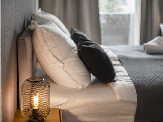 Citynah & entspannt: 2-Zimmer-Wohnung mit Balkon und Doppelbett + Schlafcouch