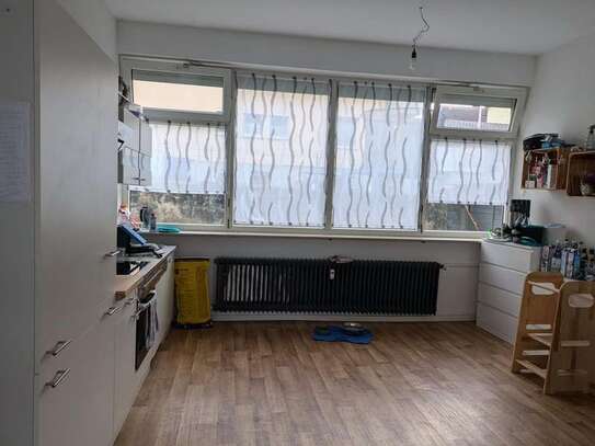 Schöne und sanierte 3,5-Zimmer-EG-Wohnung mit Einbauküche in Markelsheim