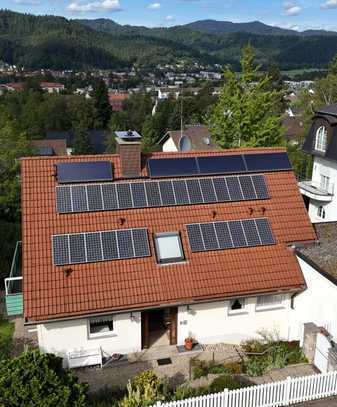 Freies Einfamilienhaus mit Einliegerwohnung und Doppelgarage, großer Garten Hanglage