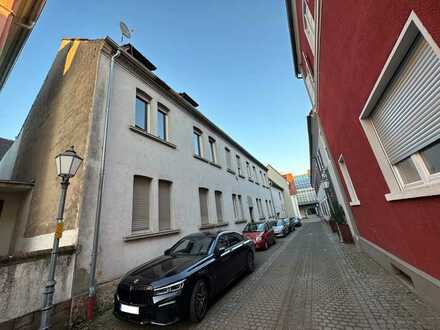 Geräumige Dachwohnung, ideal für 1 - 2 Personen im Herzen von Germersheim