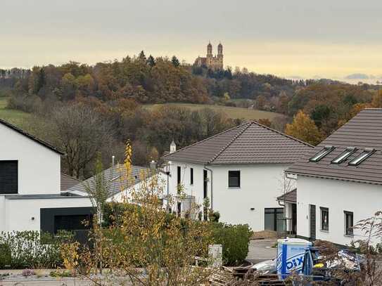 Traumhaftes Grundstück mit Schlossblick für 16 Wohneinheiten