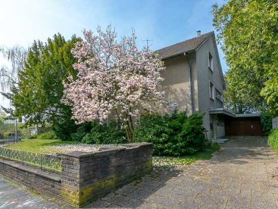 Leverkusen-Küppersteg: 
Zweifamilienhaus mit Genehmigungsoptionen in einer ruhigen Stichstraße