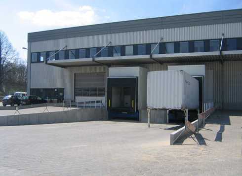 "BAUMÜLLER & CO." - ca. 1.200 m² Hallenfläche mit Rampenandienung