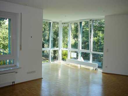 Helle, zentrale 4,5-Zimmer Wohnung mit Balkon am Schillerpark in Haan