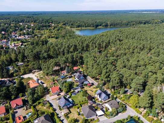 Einfamilienhaus mit Pool und großem Garten. Bezugsfrei