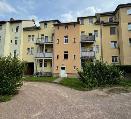 Voll vermietetes Mehrfamilienhaus // 8 Wohneinheiten, Balkon u. STP