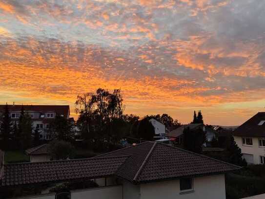 4,5 Zimmer DG mit EBK, Dachterrasse, Klima, Kamin und toller Aussicht