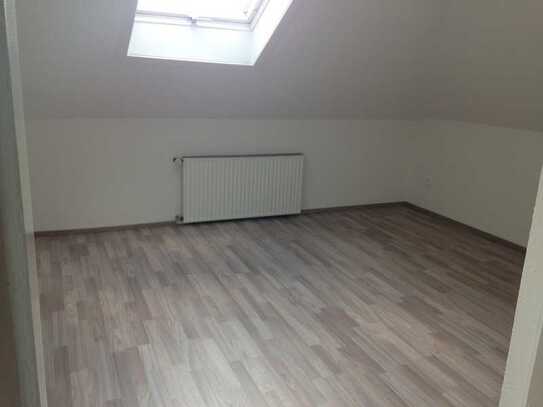 Vollständig renovierte, klimatisierte Dachgeschoßwohnung in Gelsenkirchen zwischen Buer und Erle