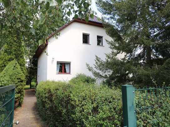 Traumhaftes Einfamilienhaus mit Pool, Sauna, Kamin und großem Garten