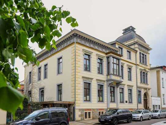 Einzeldenkmal: Dachgeschosswohnung mit 3 Zimmern und Balkon in ruhiger Lage im Waldstraßenviertel