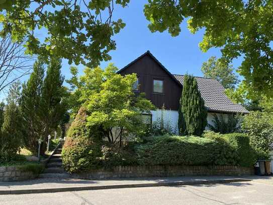 Einfamilienhaus mit schönem Garten (renovierungsbedürftig)